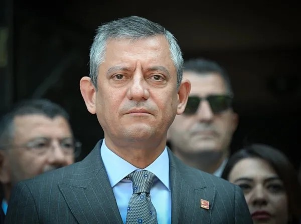 AK Parti Sözcüsü Ömer Çelik'ten Özgür Özel'e tepki: Siyasi adaptan ve ahlaki tutumdan yoksundur!